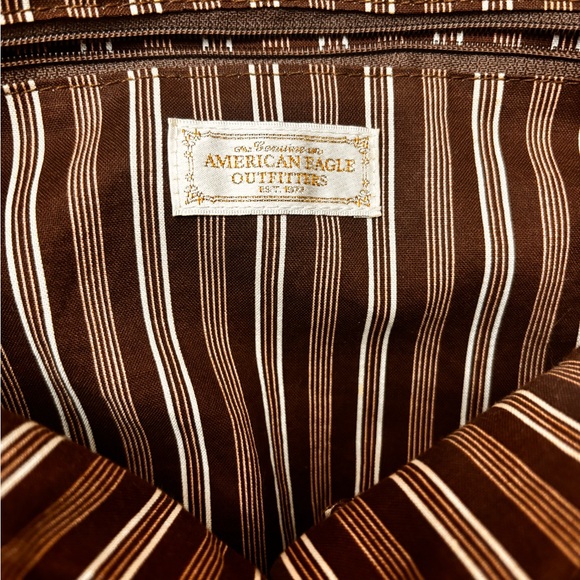 American Eagle Corduroy Shoulder Bag Missing 2 Buttons but has Magnetic Closure - Picture 4 of 8
